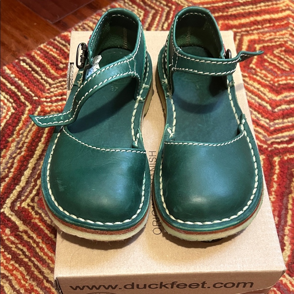 Duckfeet Women's Green Leather Sandals